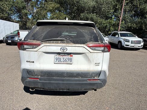 Used 2020 Toyota RAV4 XLE AWD/4WD image 6