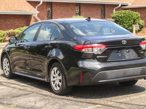 Used 2021 Toyota Corolla LE FWD image 4