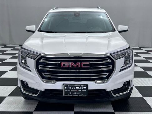 Used 2023 GMC Terrain SLT image 3