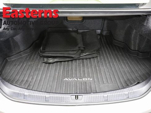 Used 2017 Toyota Avalon Limited w/ All Weather Liner Package FWD image 9