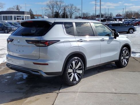 New 2026 Mitsubishi Outlander SE image 15