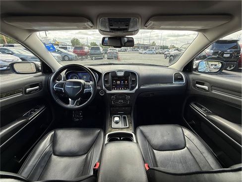Used 2016 Chrysler 300 C RWD image 19