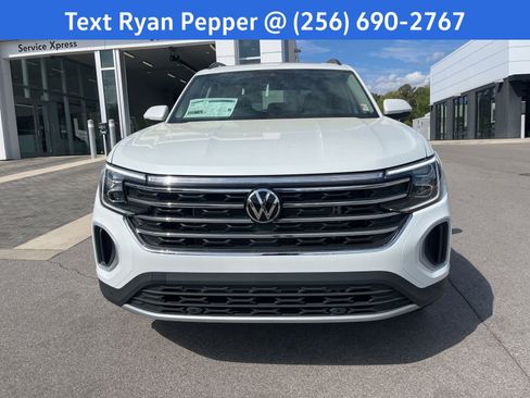 New 2026 Volkswagen Atlas SE FWD image 2