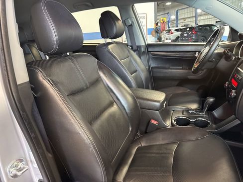 Used 2012 Kia Sorento SX FWD image 32