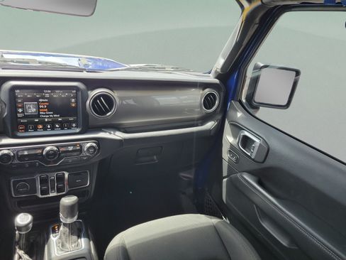 Used 2020 Jeep Wrangler Unlimited Sahara w/ Uconnect 4C Nav & Sound Group AWD/4WD image 9