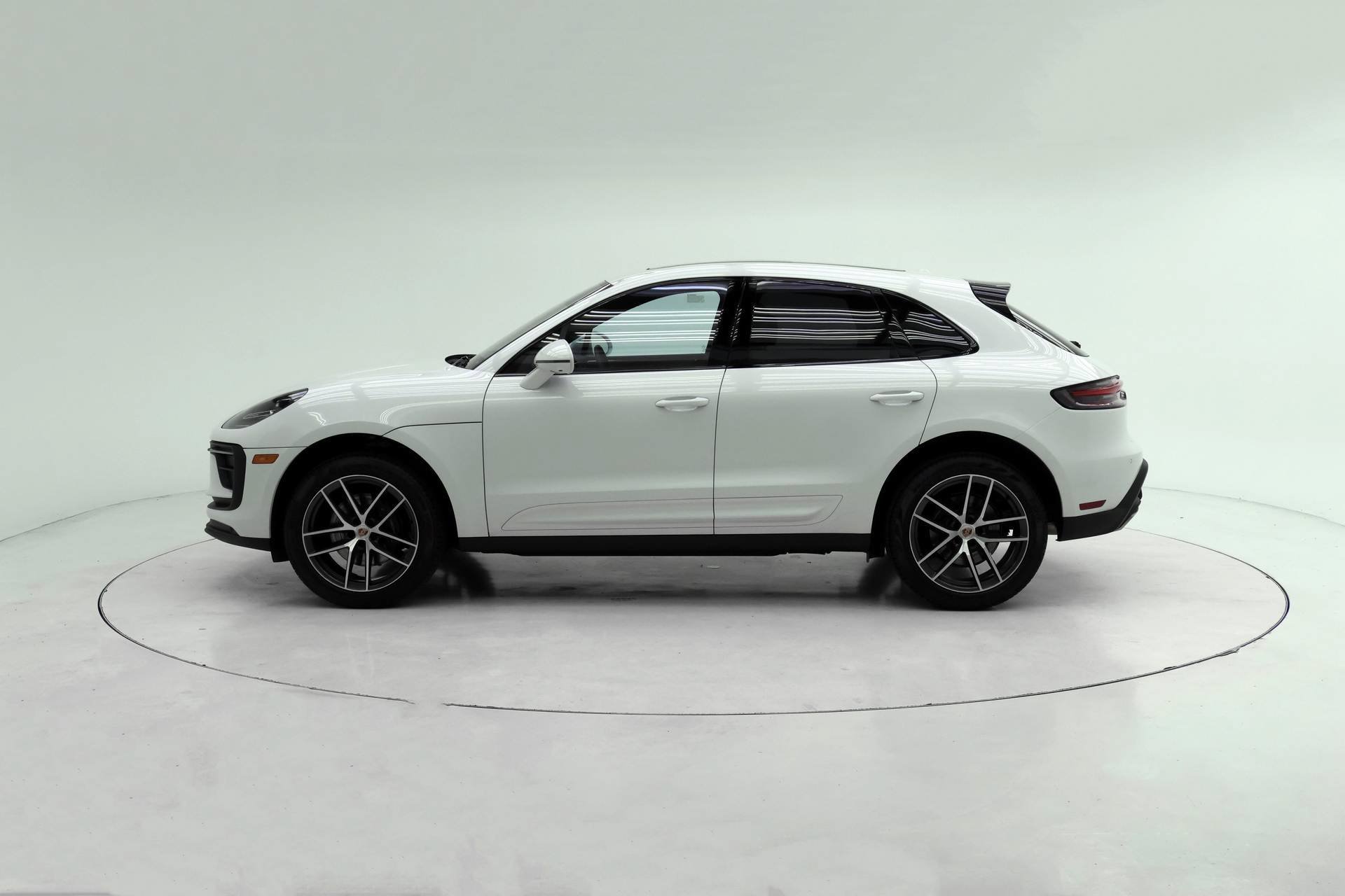 Used 2026 Porsche Macan AWD/4WD image 2