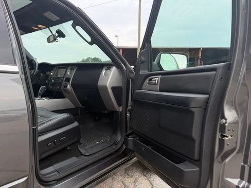 Used 2017 Ford Expedition Limited w/ Equipment Group 301A RWD image 9