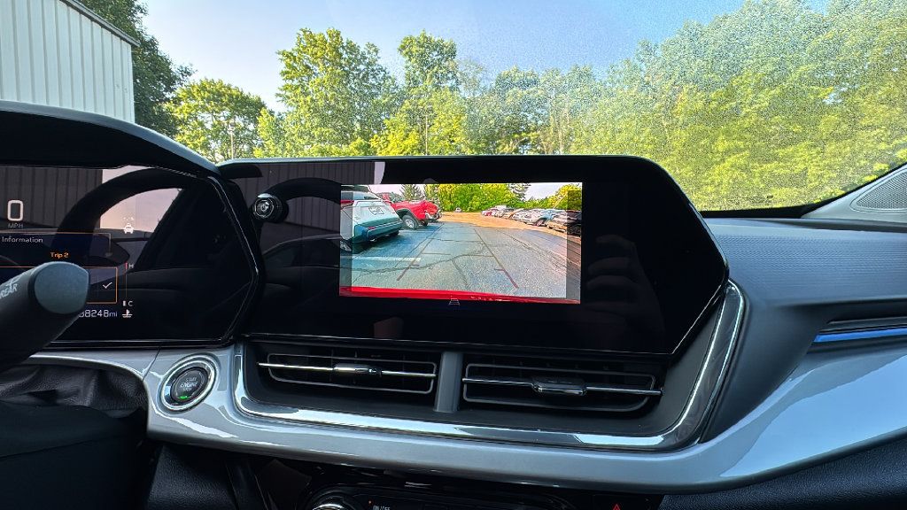 Used 2025 Chevrolet Trax LT FWD image 19