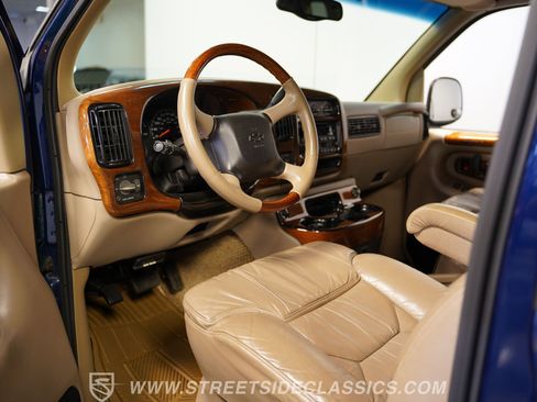 Used 2001 Chevrolet Express 1500 w/ Preferred Equipment Group 3 image 4