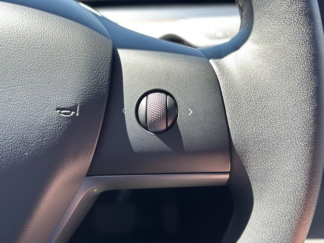 Used 2024 Tesla Model Y Long Range AWD/4WD image 23