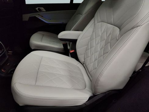 Used 2025 BMW X7 xDrive40i w/ Executive Package image 26