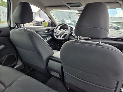 Used 2025 Nissan Altima 2.5 SV FWD image 15