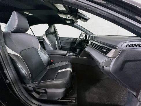 Used 2025 Toyota Camry SE FWD image 29
