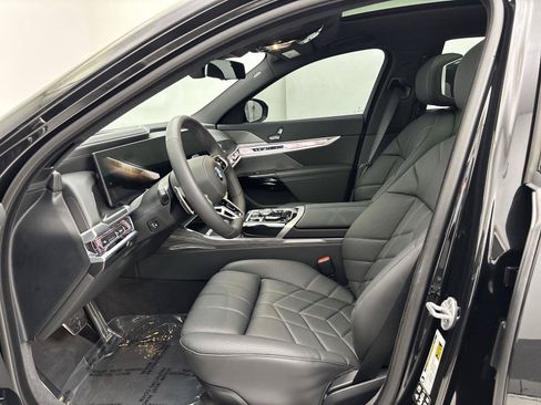 Used 2026 BMW 760i xDrive w/ Executive Package AWD/4WD image 25