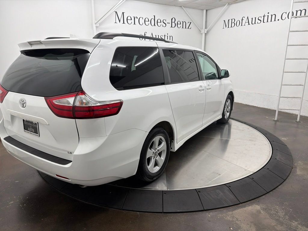 Used 2019 Toyota Sienna LE FWD image 7