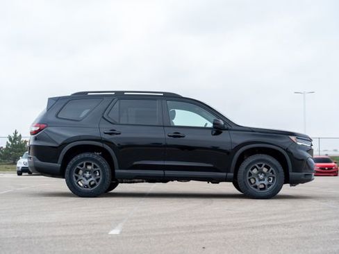 New 2025 Honda Pilot TrailSport image 8