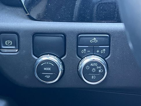 Used 2023 GMC Sierra 1500 Elevation image 40