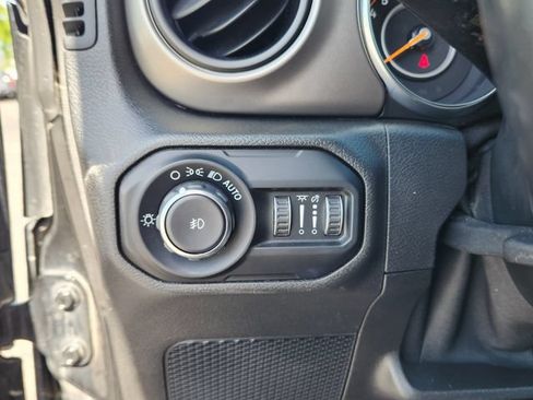 Used 2019 Jeep Wrangler Unlimited Sport S AWD/4WD image 22