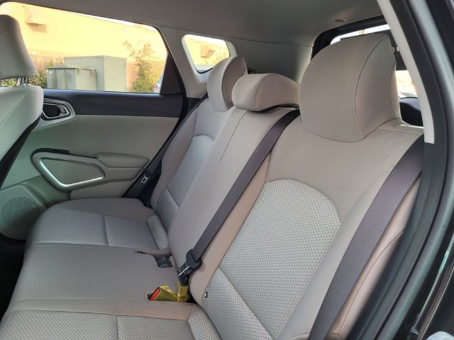 Used 2025 Kia Soul LX w/ LX Technology Package FWD image 14