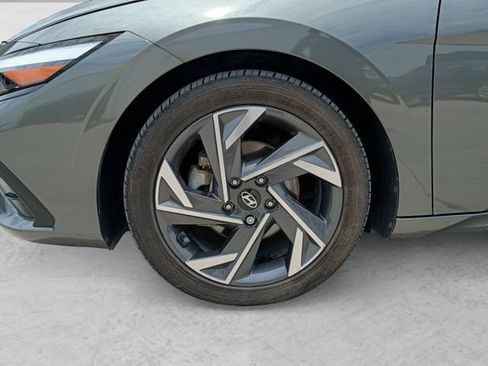 Used 2025 Hyundai Elantra Limited FWD image 23