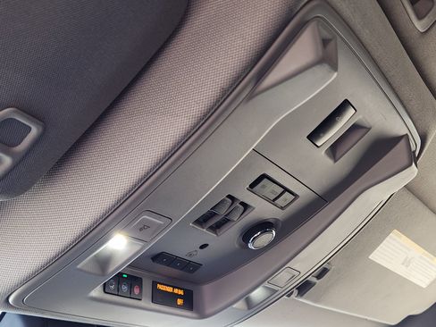 Used 2020 Cadillac Escalade ESV Premium Luxury image 32