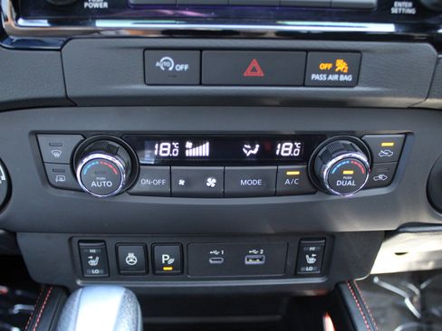 Used 2023 Nissan Frontier PRO-4X image 38