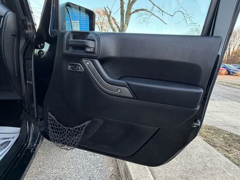 Used 2012 Jeep Wrangler Unlimited Sport image 17