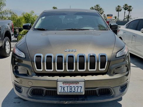 Used 2015 Jeep Cherokee Sport FWD image 3