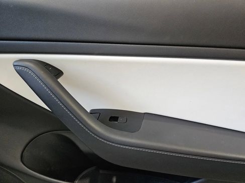 Used 2020 Tesla Model 3 Standard Range Plus RWD image 6