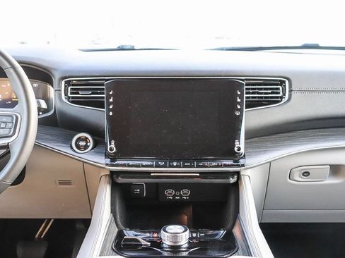 Used 2024 Jeep Wagoneer Series II AWD/4WD image 15