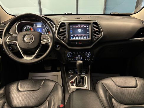 Used 2016 Jeep Cherokee Overland AWD/4WD image 9