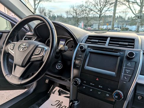 Used 2015 Toyota Camry SE image 13