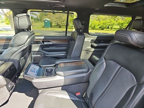 Used 2024 Jeep Grand Wagoneer L 4WD image 16