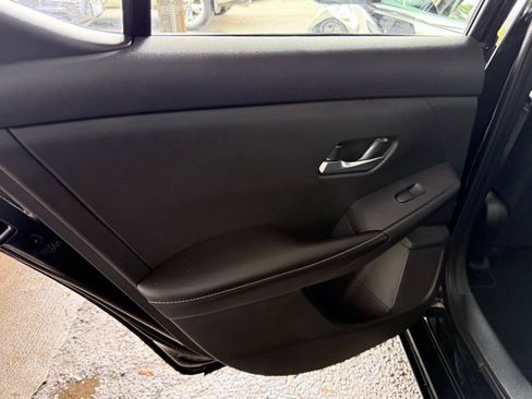 Used 2023 Nissan Sentra SV FWD image 11