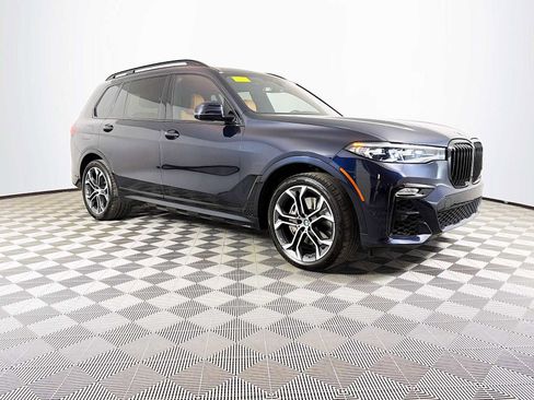 Used 2022 BMW X7 xDrive40i w/ M Sport Package AWD/4WD image 3