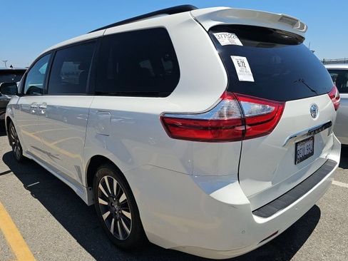 Used 2018 Toyota Sienna Limited w/ Carpet Mat Package FWD image 3