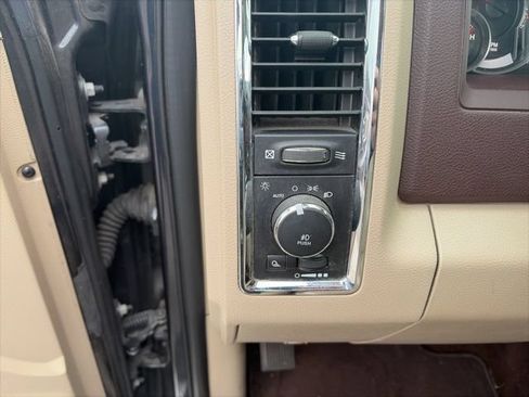 Used 2017 RAM 1500 Laramie w/ Convenience Group AWD/4WD image 19