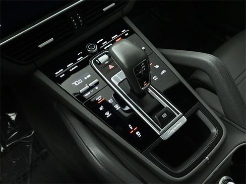 Used 2023 Porsche Cayenne Coupe image 39