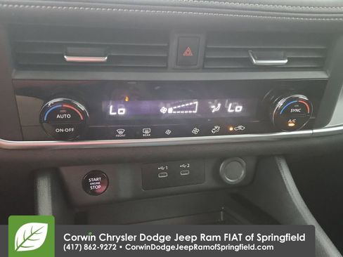 Used 2025 Nissan Rogue SV image 25