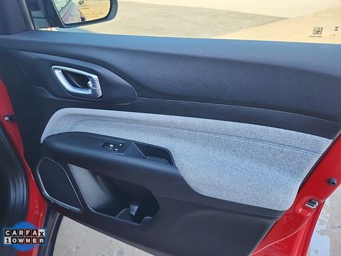 Used 2024 Jeep Compass Latitude image 21