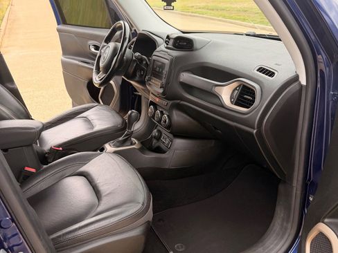 Used 2017 Jeep Renegade Limited AWD/4WD image 30