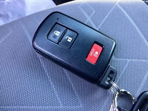 Used 2022 Toyota Tacoma TRD Sport image 31