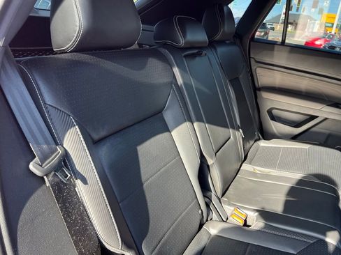 Used 2022 Volkswagen Atlas Cross Sport SE w/ Black Wheel Package image 26