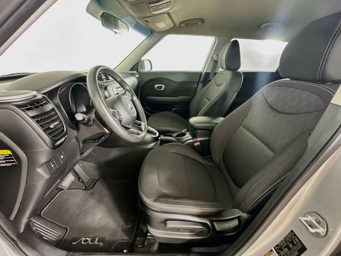 Used 2016 Kia Soul FWD image 13