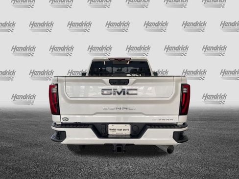 Used 2024 GMC Sierra 2500 Denali Ultimate AWD/4WD image 9