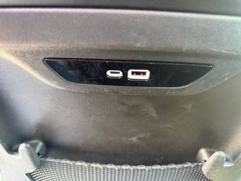 Used 2024 Chrysler Pacifica Touring-L FWD image 38