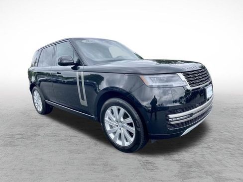 Used 2025 Land Rover Range Rover SE AWD/4WD image 3