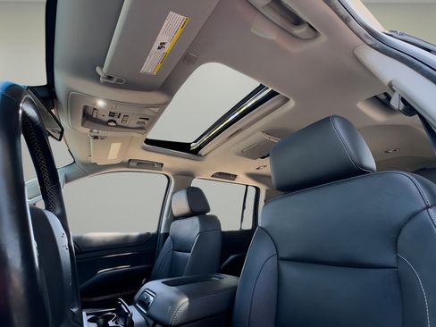 Used 2018 Chevrolet Suburban Premier AWD/4WD image 19