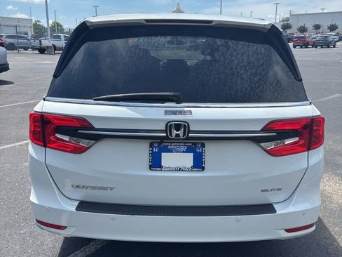 Used 2023 Honda Odyssey Elite image 3
