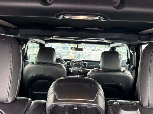Used 2023 Jeep Wrangler Unlimited Sahara AWD/4WD image 11